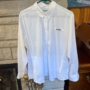 Never worn women’s XL Columbia shirt. Breathable and new with tags!